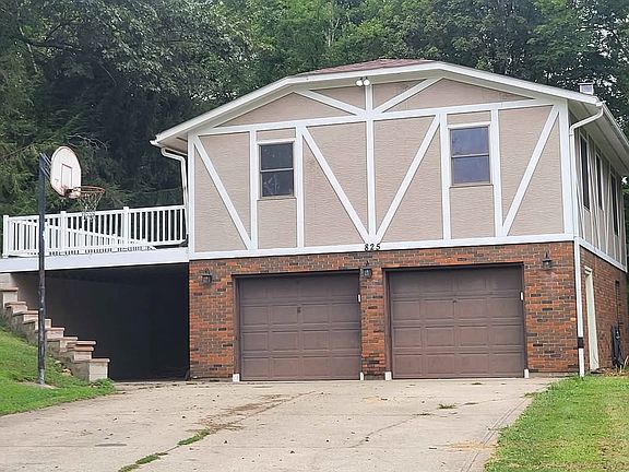 2nd image of 825 Jonathan Ln