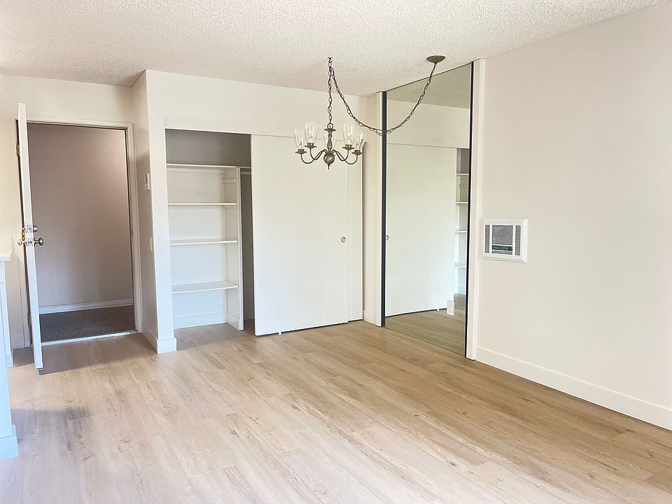 dining area - mirror on the right
two door closet
