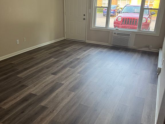 3rd image of 201 Begonia St NE APT 9