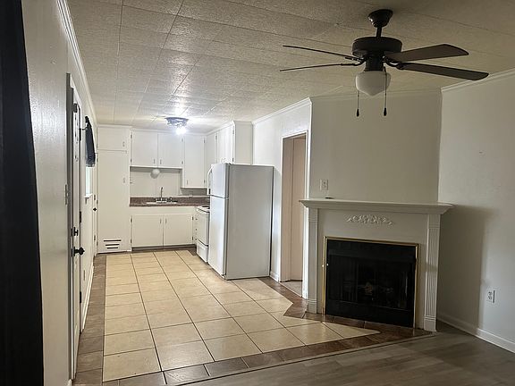 2nd image of 908 Center St