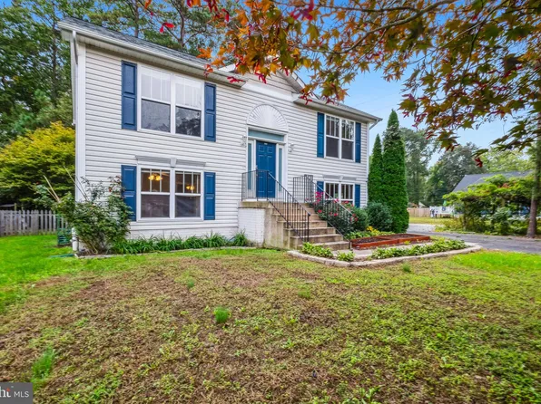 330 Wakefield Dr, Colonial Beach, VA 22443