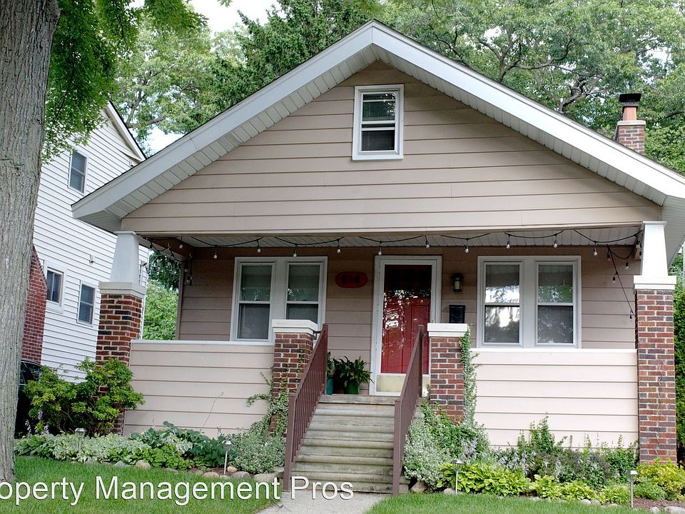 1st image of 814 Hilldale Dr
