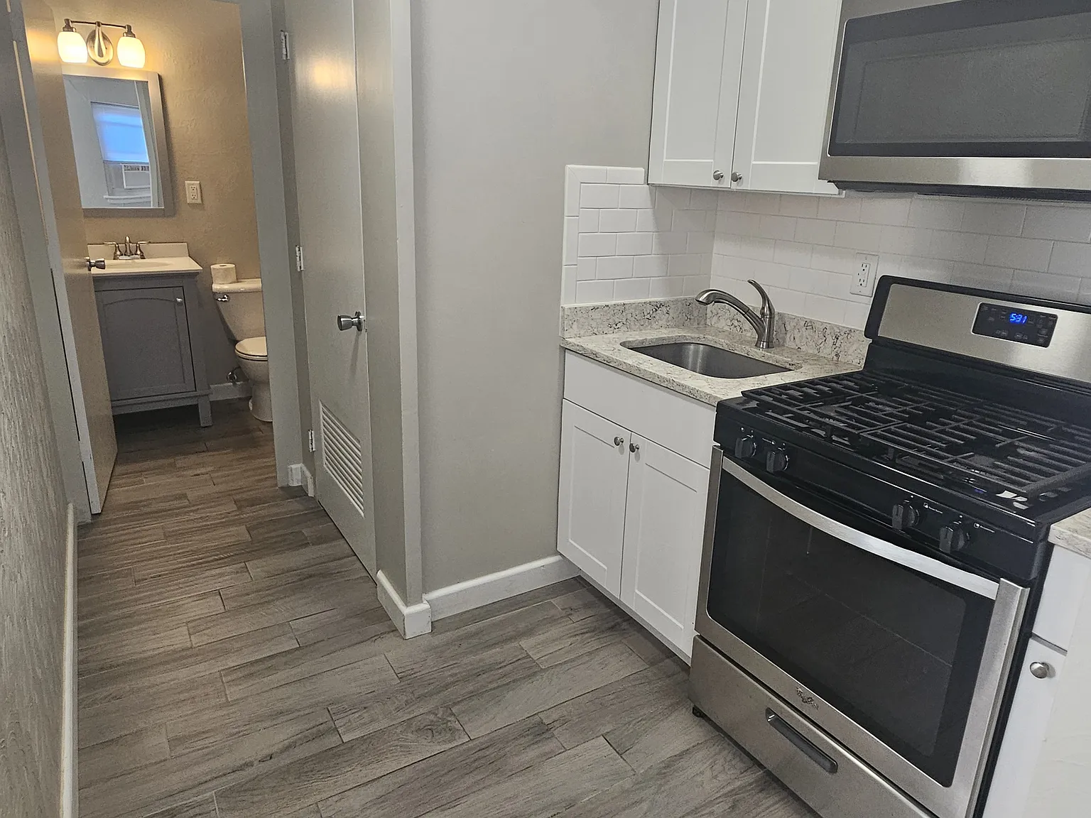 1 bed, 300 sqft, $900 — Photo 3