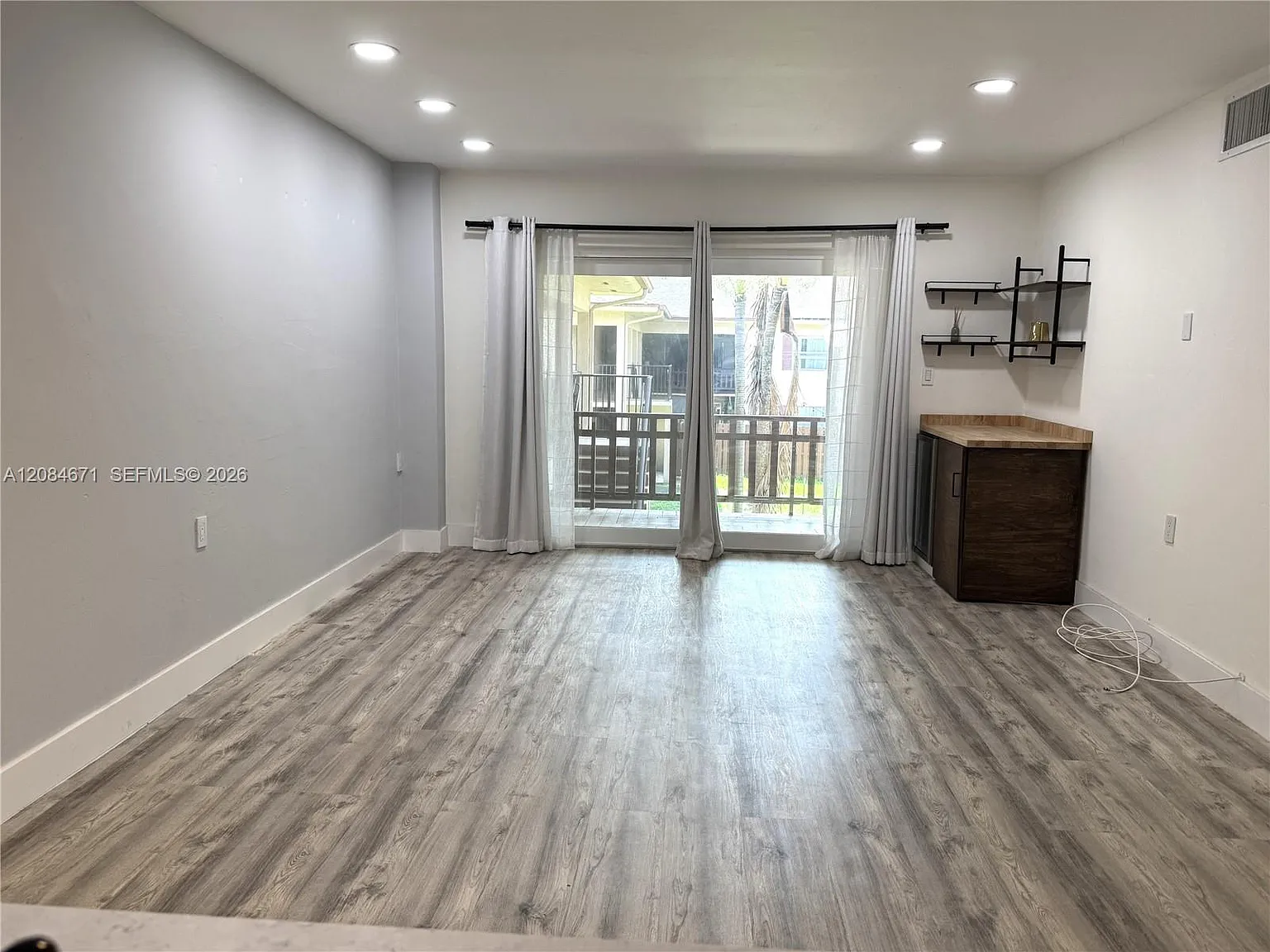 Pine Grove Condo — Photo 2