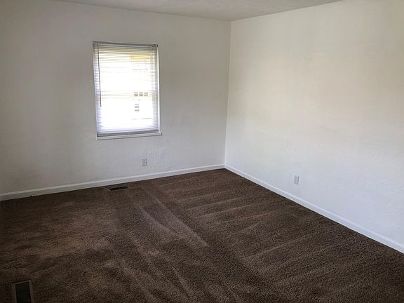 5th image of 530 Hadley Ave #1