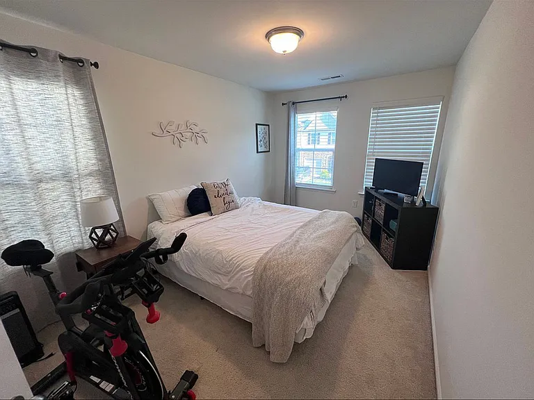 1075 Coldstream Dr — Photo 6