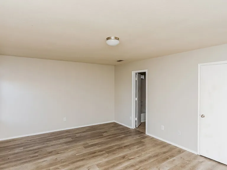 745 Capricorn St — Photo 10