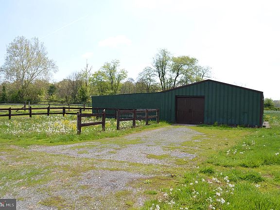 3rd image of 2051 Stover Rd