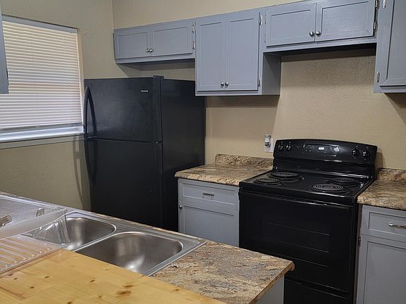 5th image of 3419 Schroeder Ave