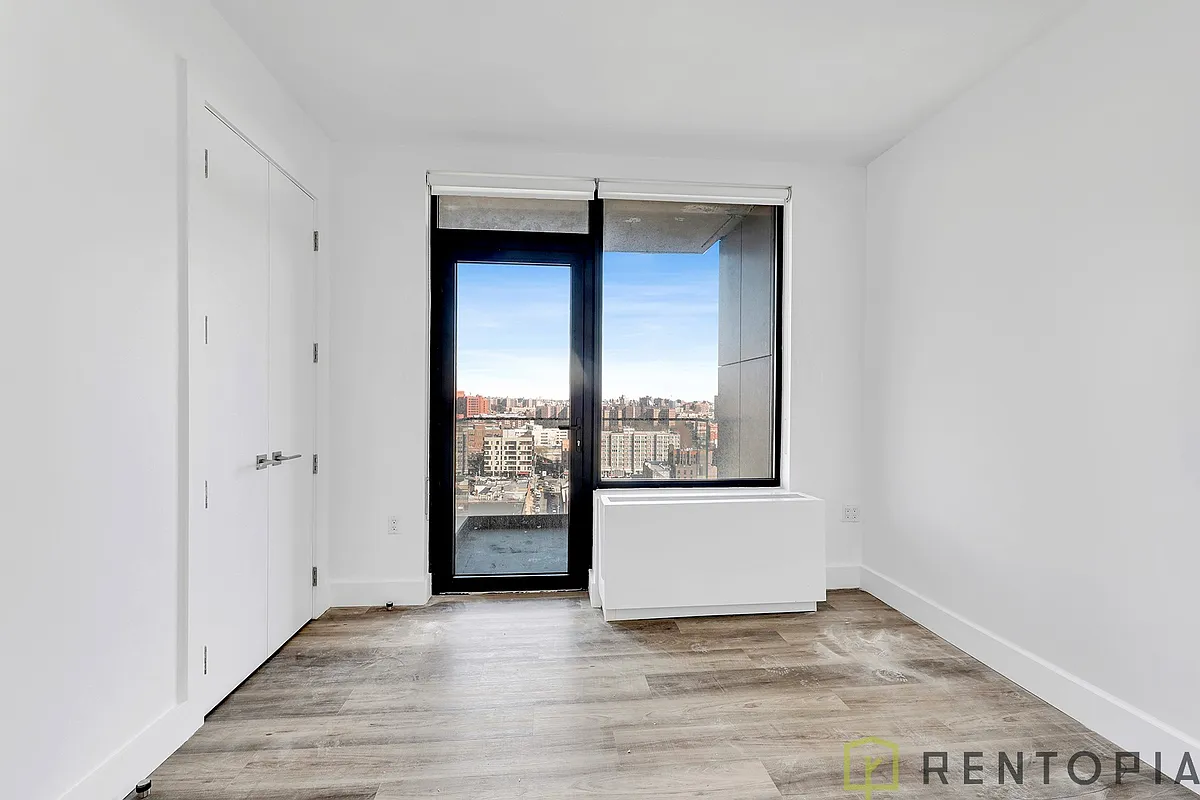 Building Photo - 224 E 135th St #412S