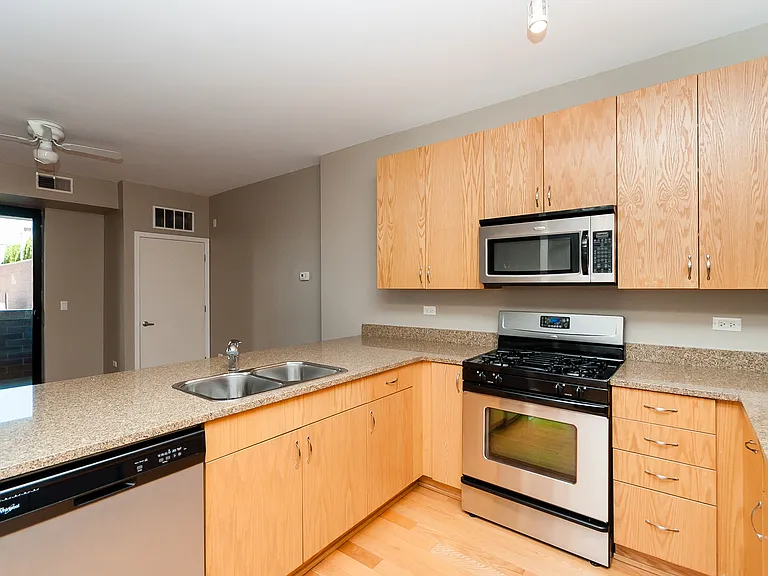 451 W Huron St #703 — Photo 4