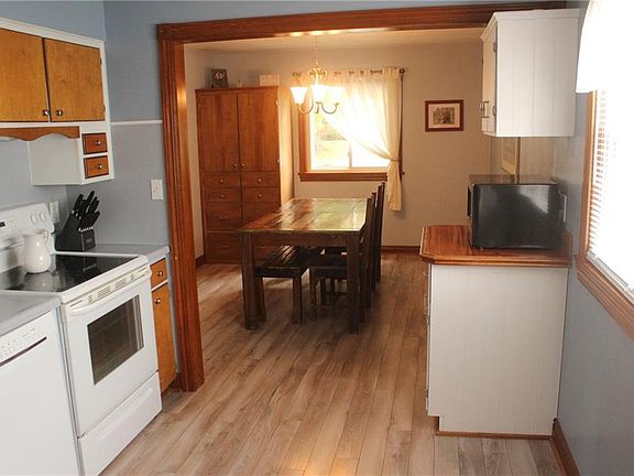 4th image of 840 E 35th St
