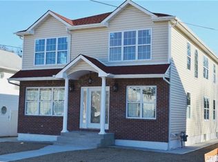 28 Maple Ave, Hempstead, NY 11550