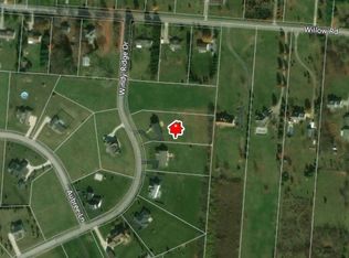 2742 Windy Ridge Dr, Springfield, OH 45502