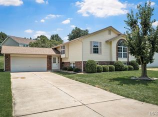 2912 Hameln Dr, Saint Charles, MO 63301