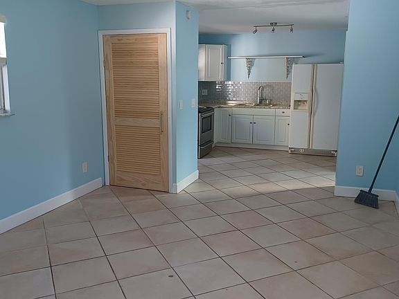 4th image of 9200 Park St