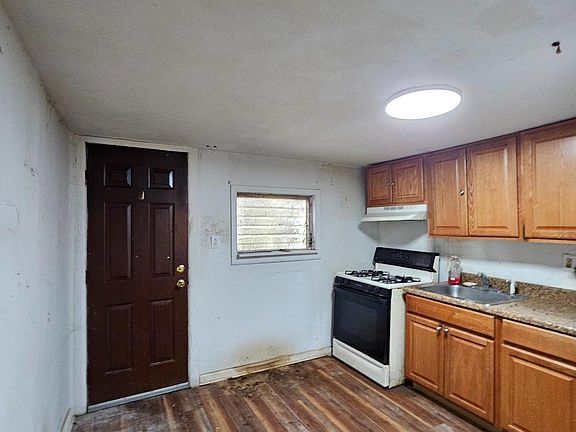 4th image of 51 N Peach St