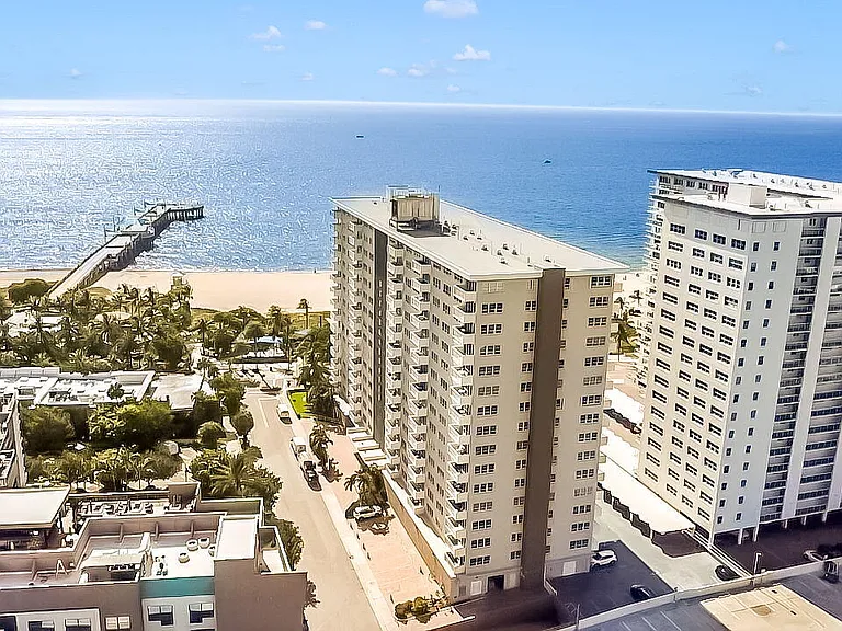 133 N Pompano Beach Blvd #204 — Photo 36