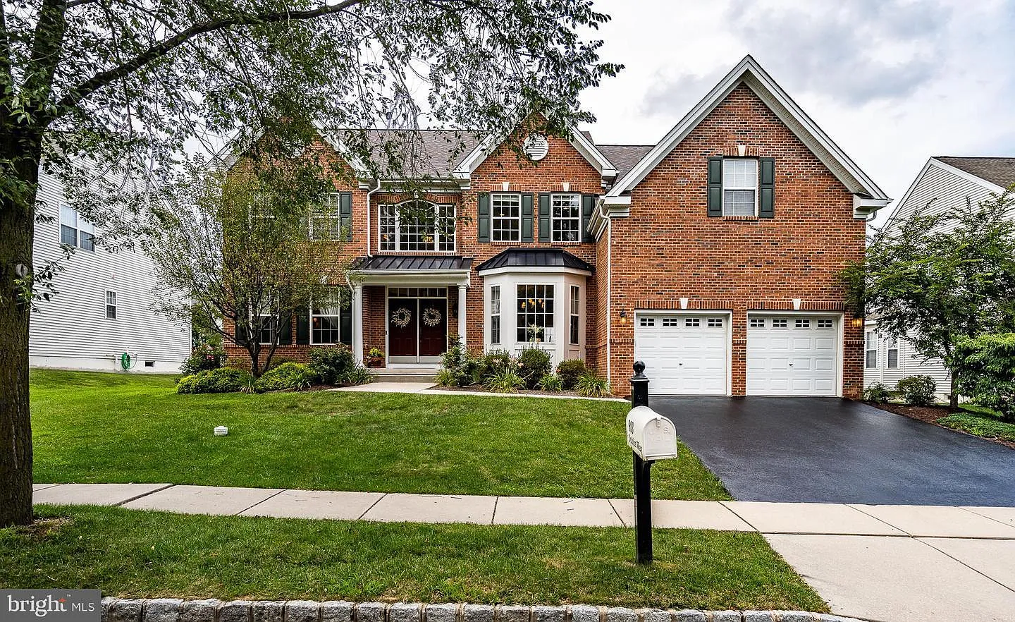 4 bed, 5600 sqft, $4,950 — Photo 1