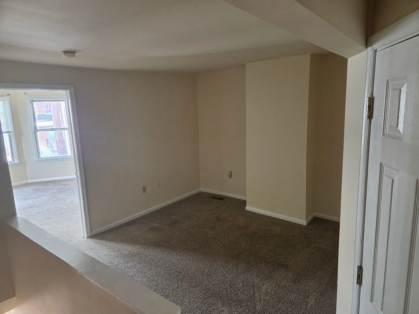 2 Bedroom 1 Bath Apartment — Photo 2