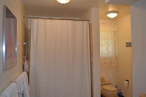 full bath w shower/tub