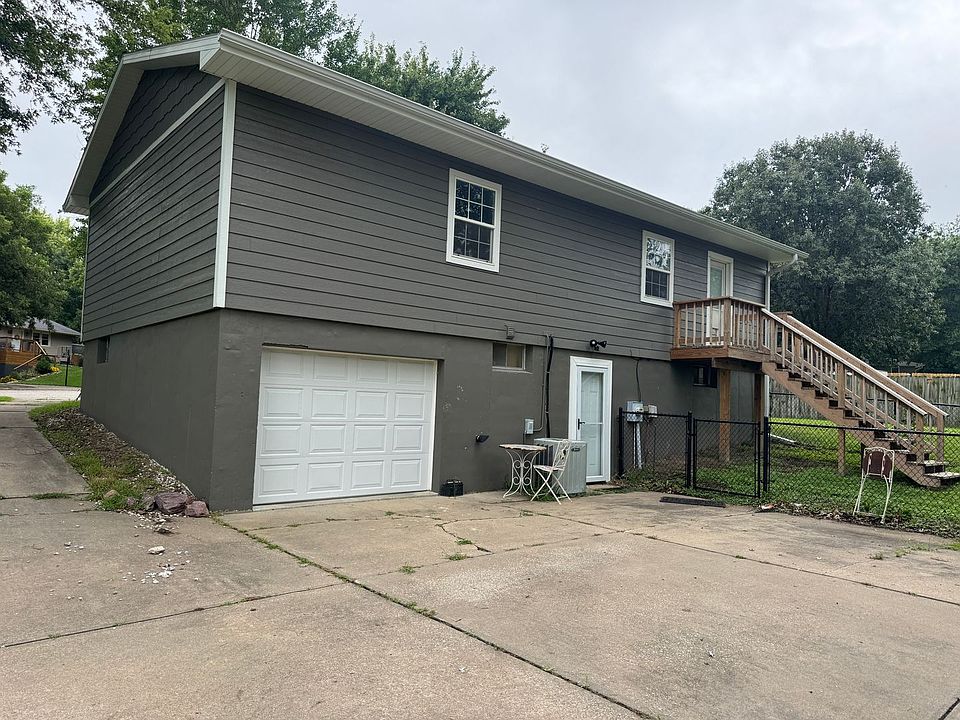 1st image of 404 E Maple St