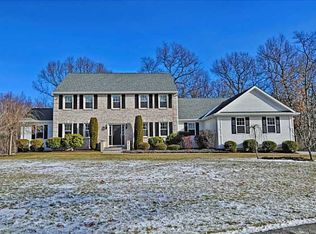 2 Victoria Dr, Smithfield, RI 02917