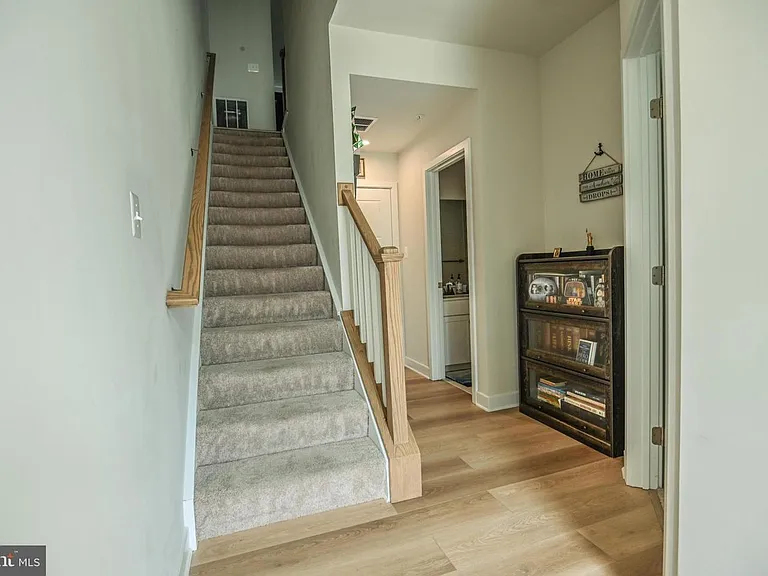 7221 Sprouse Ct — Photo 2