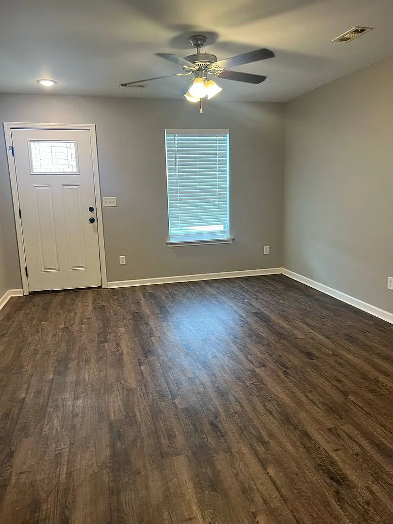 Newly built homes in Duenweg that have so much character! 3 bed/2 bath, one car garage, stainless... — Photo 2