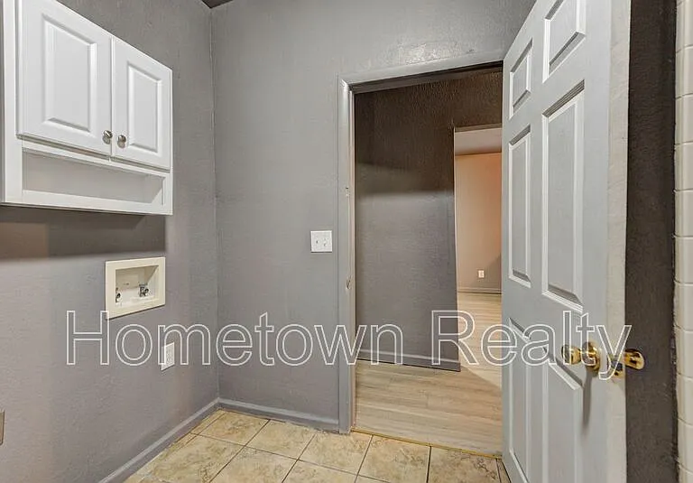 321 SE 25th St — Photo 26