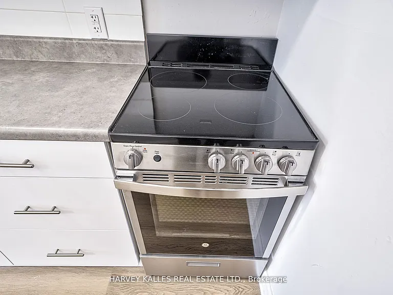 1046 Bathurst St #1 — Photo 14