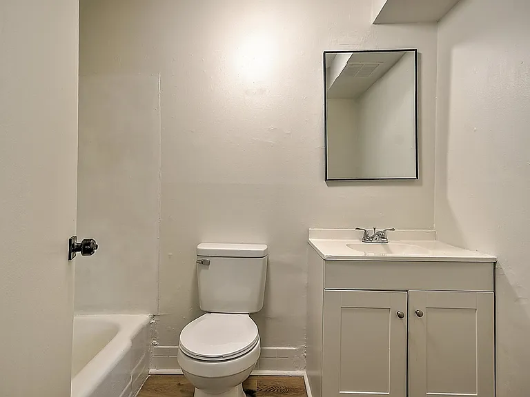 718 W G St — Photo 13