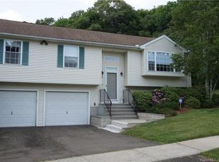 8 Pelham Ave, Hamden, CT 06518