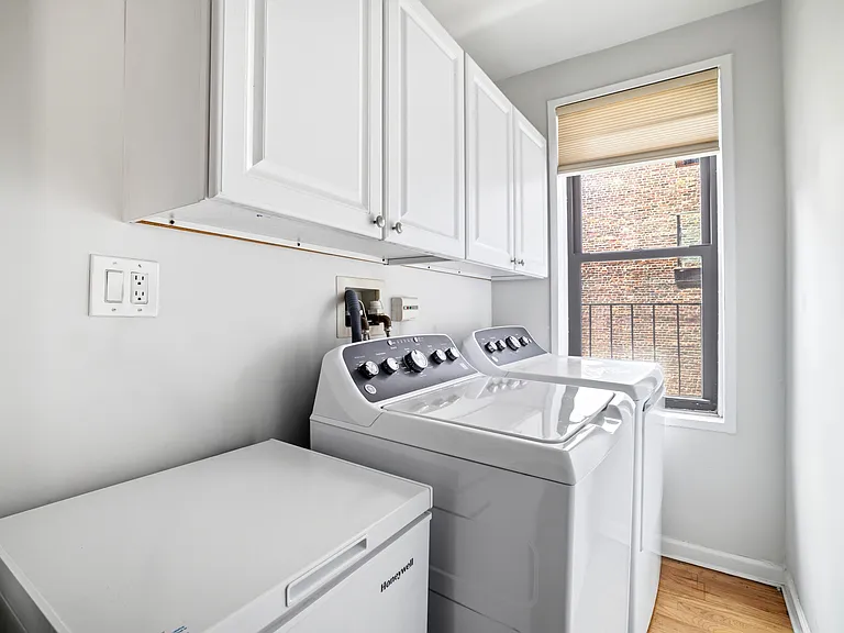 400 W 58th St #3JK — Photo 10