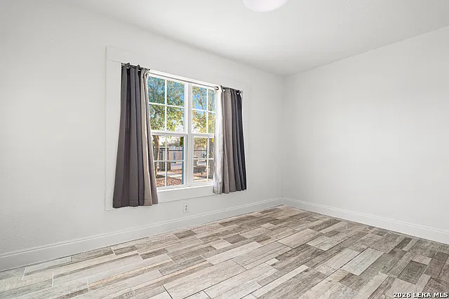 111 Ardmore St — Photo 14