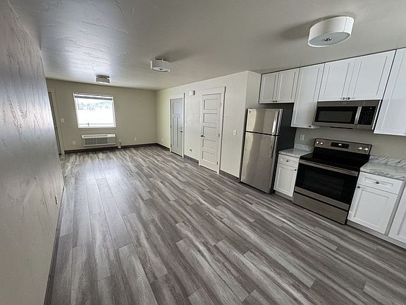 2nd image of 173 Jewel Basin Ct #B3