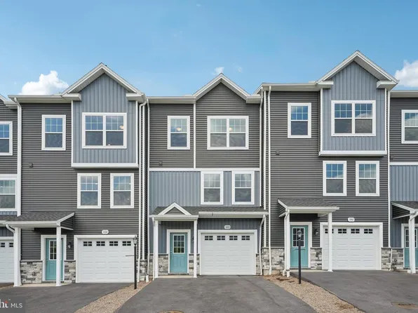182 Highpoint Park Dr, Pleasant Gap, PA 16823