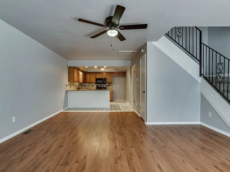 13813 Fairhill Ave — Photo 9
