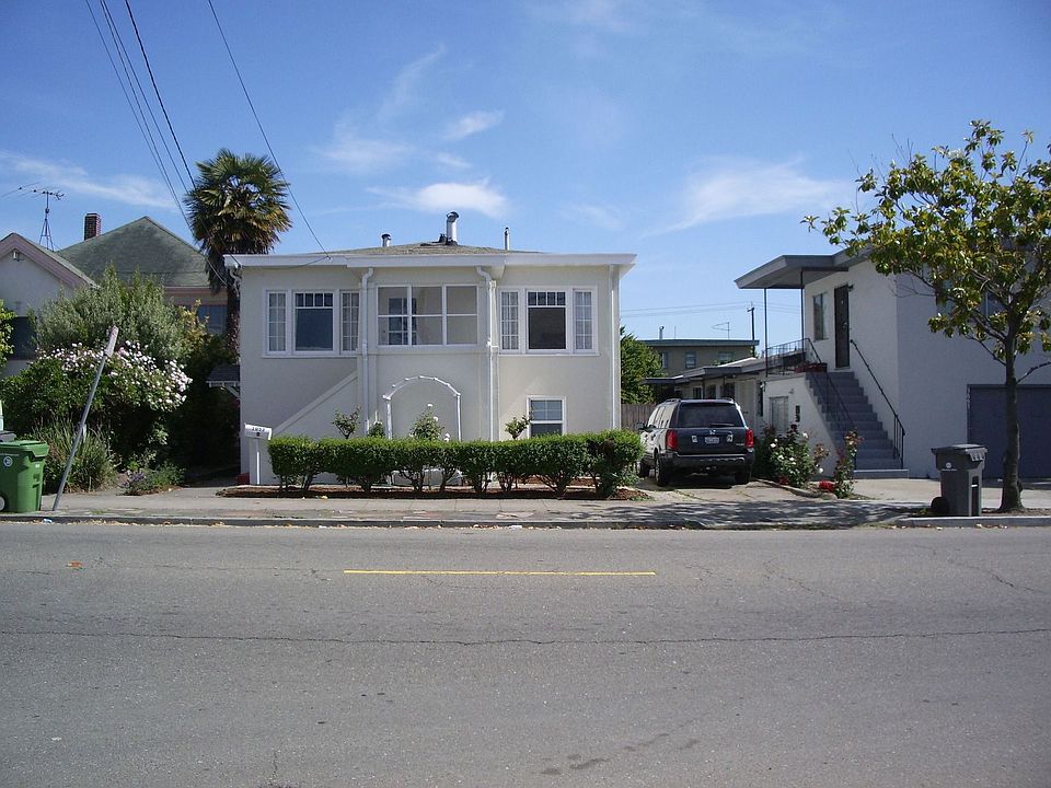 Really nice 2-Story with Granny Unit