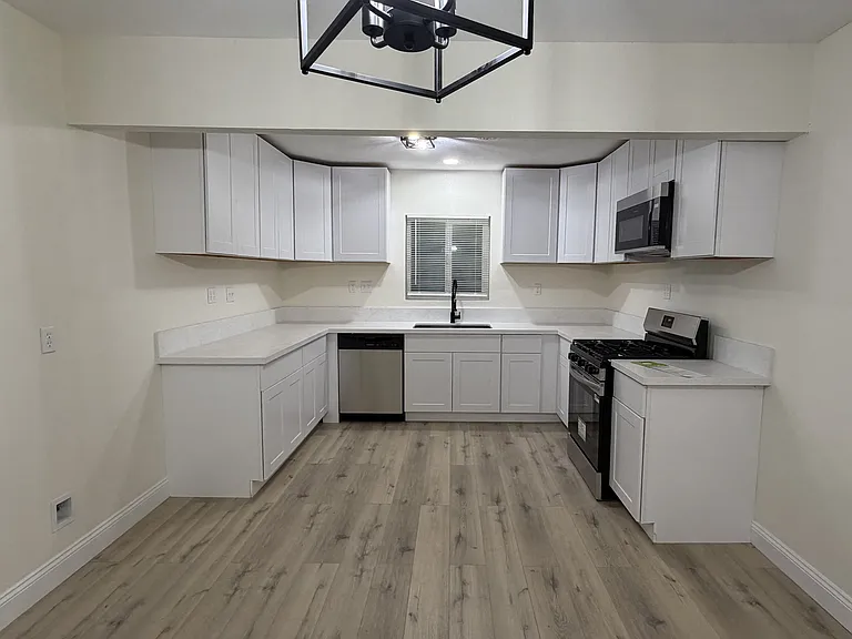 1207 El Tejon Ave — Photo 3
