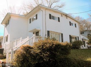 10707 Maple St, Fairfax, VA 22030