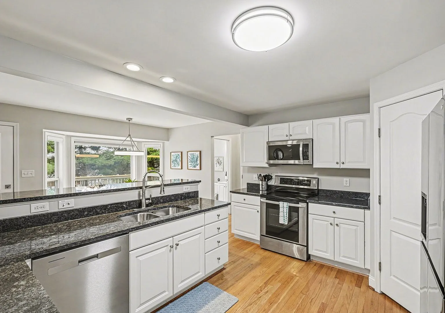 Freshly Renovated 4 Bedroom Home In Centerville OH — Photo 4
