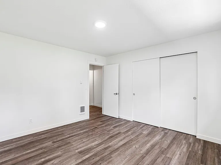 Midland Apartments — Photo 41