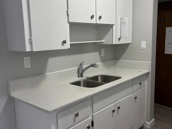 10815 116th St NW #105, Edmonton, AB T5H 3M4