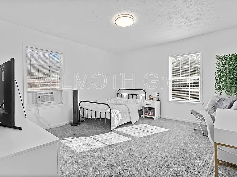 2510 Guilford Ave — Photo 24