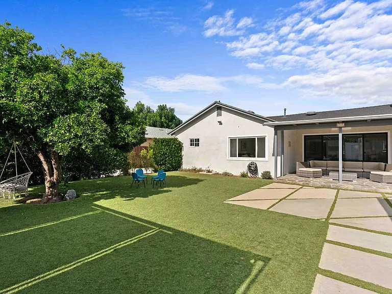 23032 Mariano St — Photo 29