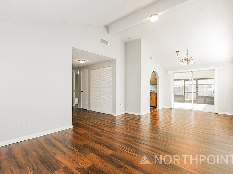 601 Highview Ter S — Photo 3