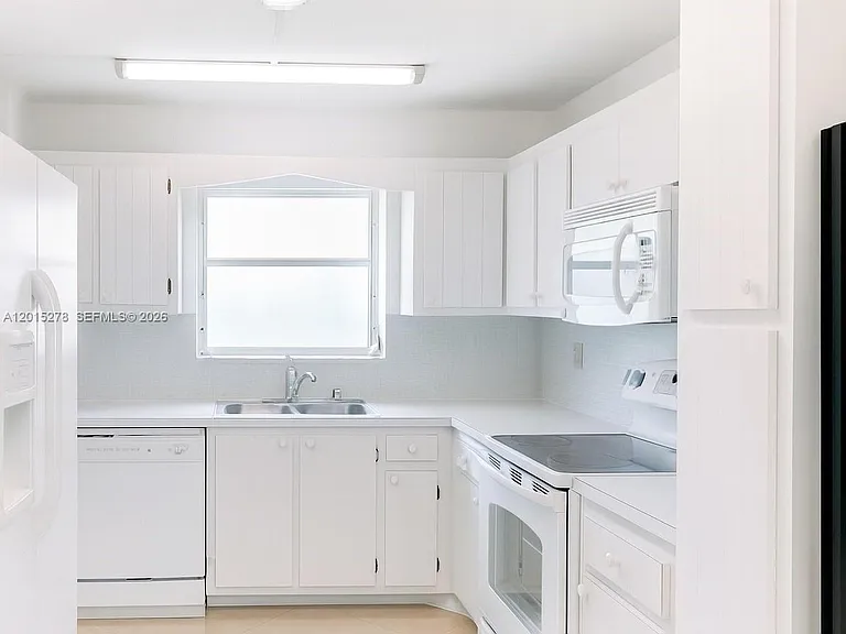 2780 NE 183rd St #717 — Photo 8