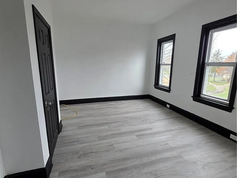 300 Pine St — Photo 19