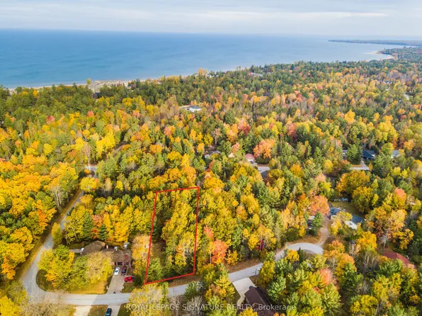 4 Nida Cres, Wasaga Beach, ON L9Z 2M8